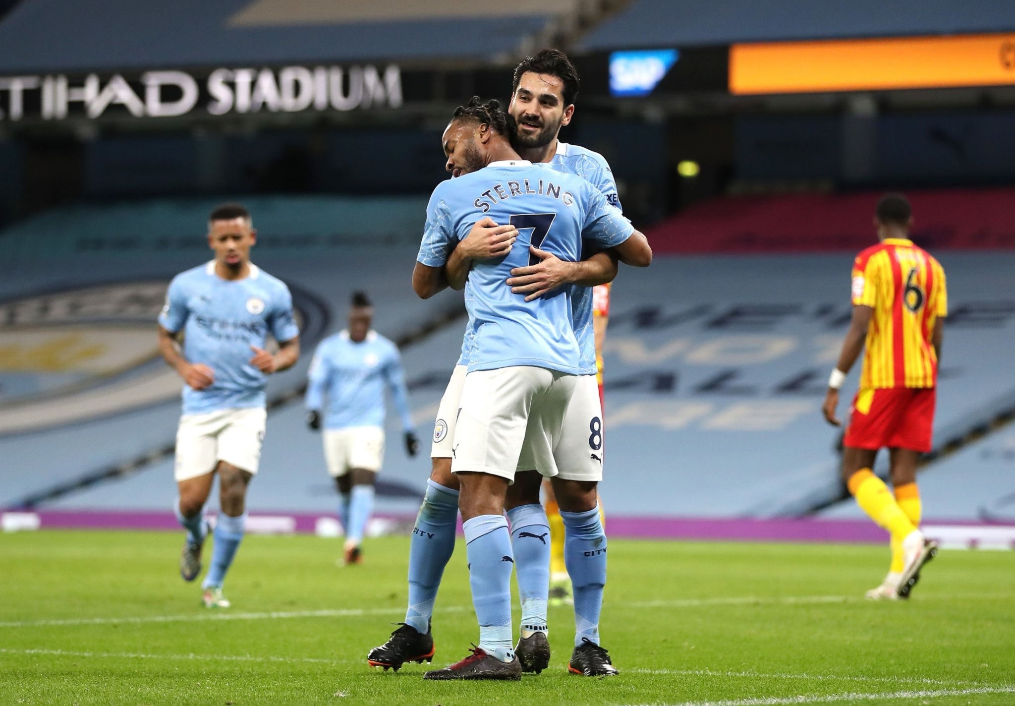 与托纳利离 与托纳利离