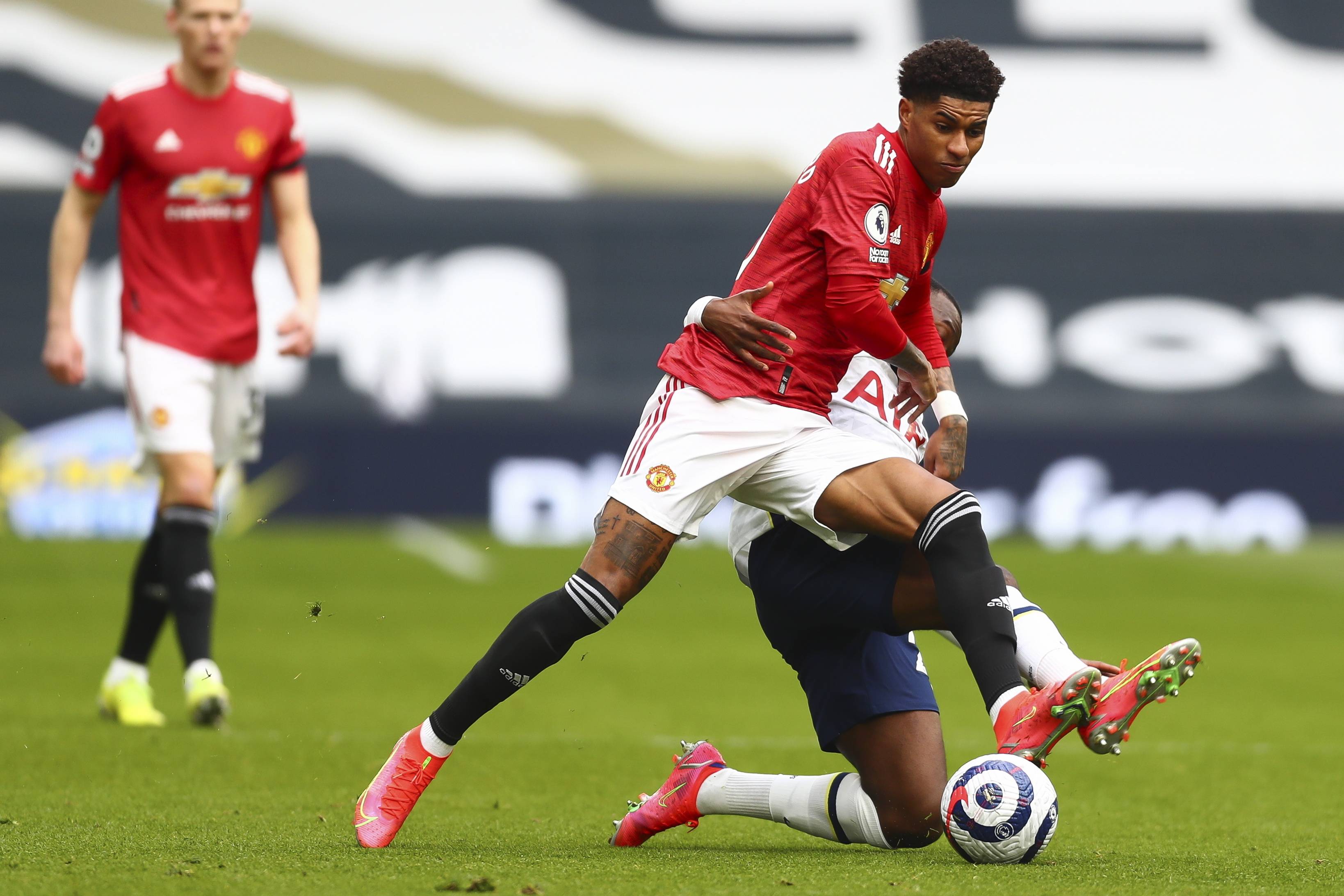 被后排空间 被后排空间